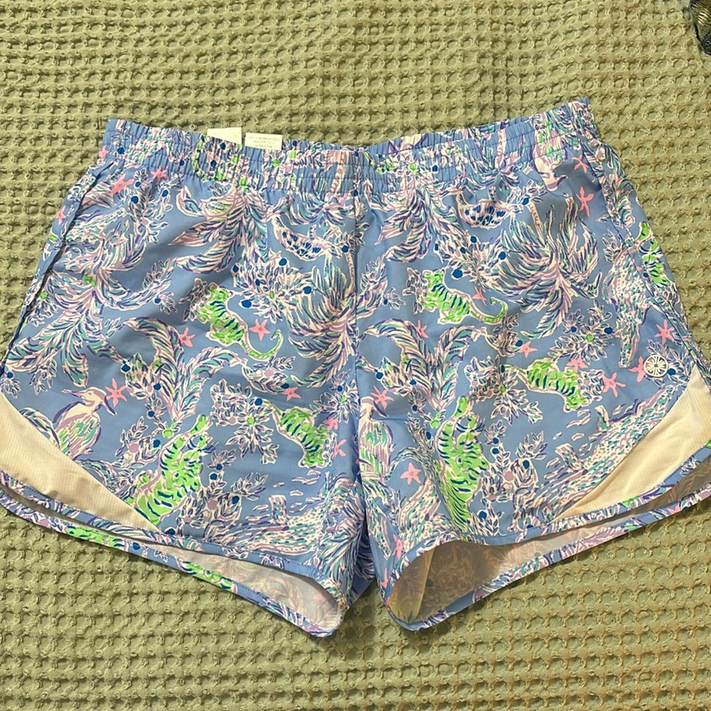 💞Lilly Pulitzer💞 Luxletic💞 bundle of 3 pairs of XS shorts💞 - Picture 6 of 7